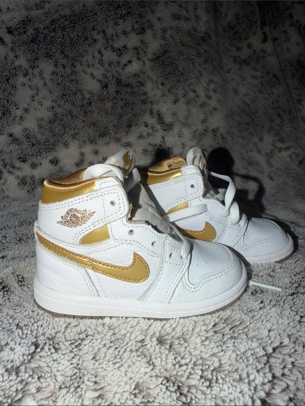 Nike Jordan 1 Kids White and Gold High-Top Sneakers